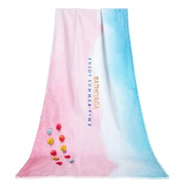 Jak zabalit plážové osušky na cesty a zabránit ulpívání písku?